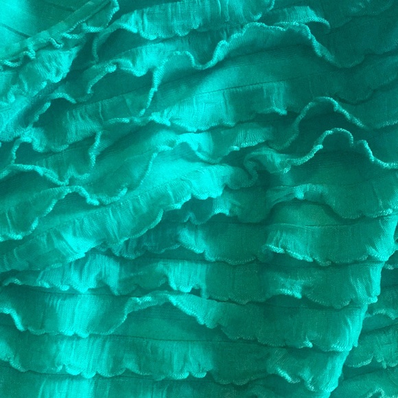 🔥🔥Green Ruffle Top🔥🔥 - Picture 4 of 4